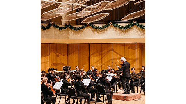 Bienen School of Music's Northwestern University Chamber Orchestra. Photo by Noah Frick-Alofs